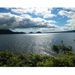 おすすめ スポット 【支笏湖 丸駒温泉】 北海道の雄大な自然を眺める湖直結の秘湯露天風呂