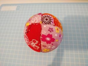 子ども工作５ 発泡スチロールボールで作る手まり Kyouの今日どう ブログ